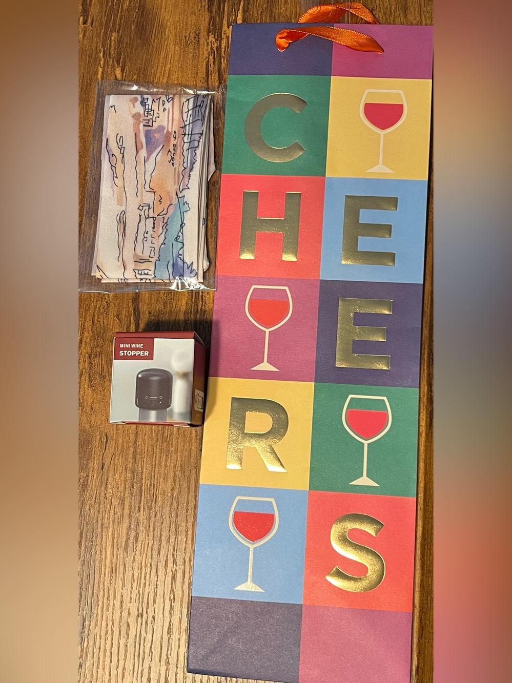 CHEERS Wine Glass Gift Bag with Vacuum Wine Bottle Stopper and Scarf NWOT